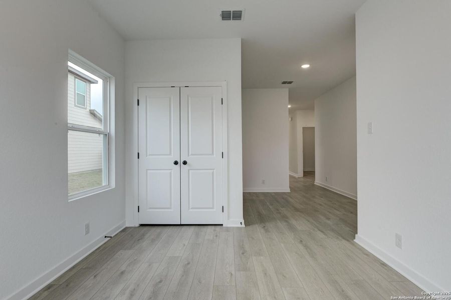 Spacious, unfurnished interior of a new home in , Schertz (Image 27).