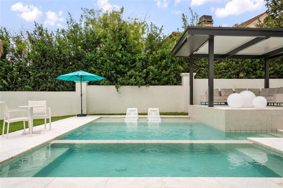 Exterior details and patio area of a home in , Windermere (Image 40).