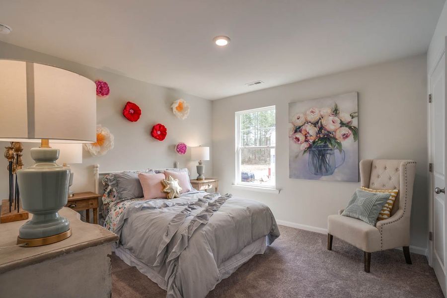 Representative furnished interior of a home built from the HAYDEN by D.R. Horton in Hartmann Crossing, Lebanon (Image 18).