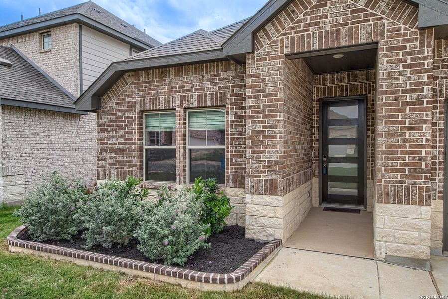 Exterior details and patio area of a home in Arcadia Ridge - Classic Series, San Antonio (Image 3).