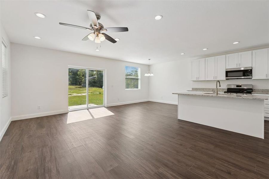 Spacious, unfurnished interior of a new home in , Lakeland (Image 26).