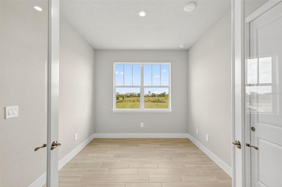 Spacious, unfurnished interior of a new home in Wellen Park, Venice (Image 17).