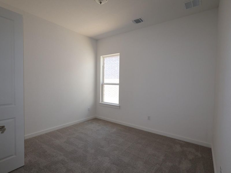 Spacious, unfurnished interior of a new home in Edgewood, Leander (Image 22).