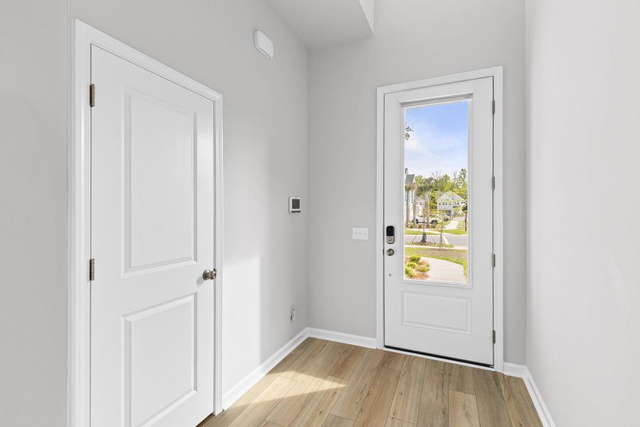 Spacious, unfurnished interior of a new home in , Charleston (Image 25).