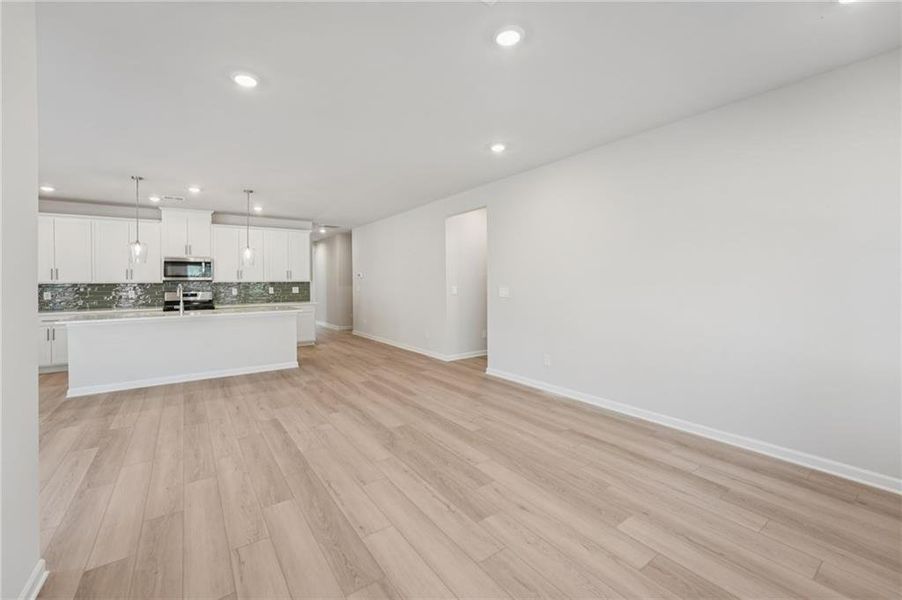 Spacious, unfurnished interior of a new home in Westmont Preserve, Powder Springs (Image 23).