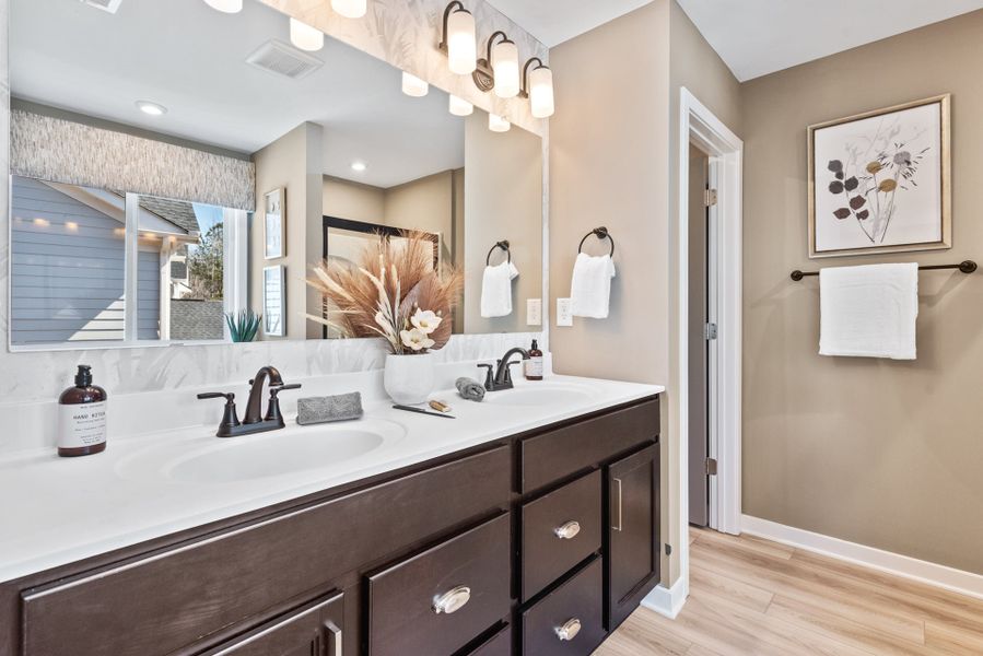 Representative furnished interior of a home built from the Greenbriar by Fischer Homes in Sage Woods, Dallas (Image 31).