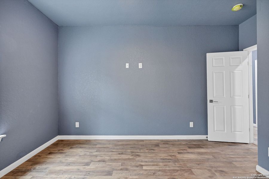 Spacious, unfurnished interior of a new home in , San Antonio (Image 25).