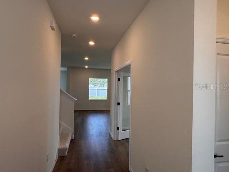 Spacious, unfurnished interior of a new home in Eastlyn, Bradenton (Image 8).