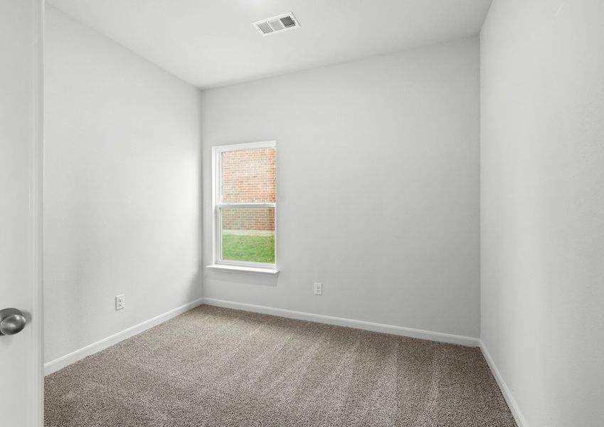 The secondary bedrooms are a great space for guest rooms and children's bedrooms. The secondary bedrooms are a great space for guest rooms and children's bedrooms.