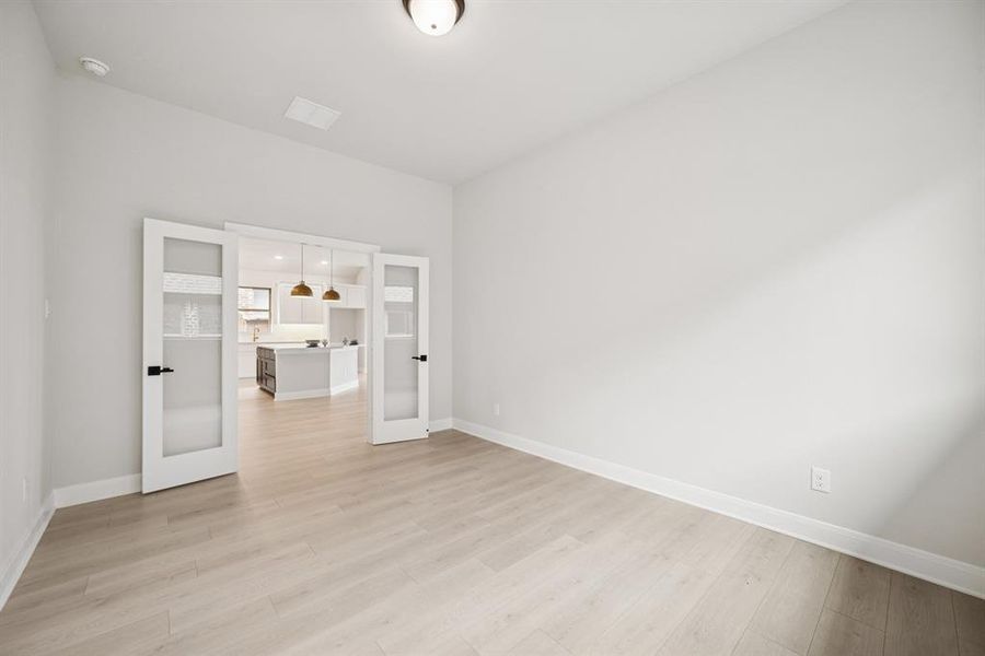 Spacious, unfurnished interior of a new home in Creekshaw – Classic, Royse City (Image 19). Spacious, unfurnished interior of a new home in Creekshaw – Classic, Royse City (Image 19).