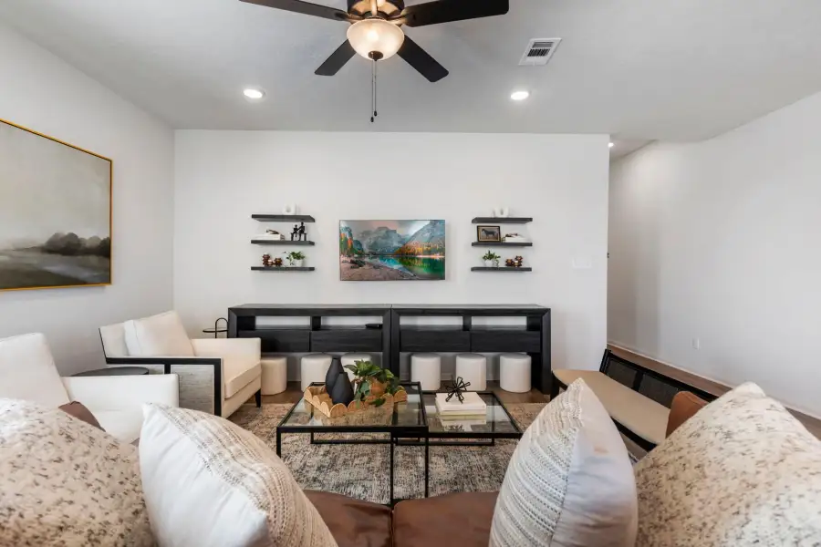 Furnished interior view inside a new home in Grand Lake, Snook (Image 17).