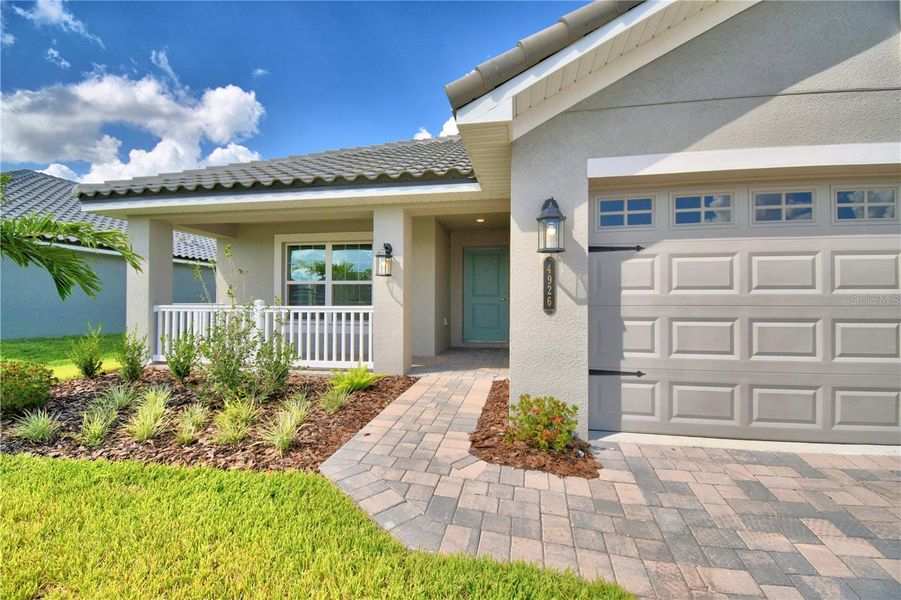 Exterior details and patio area of a home in Lake Juliana Estates, Auburndale (Image 3).