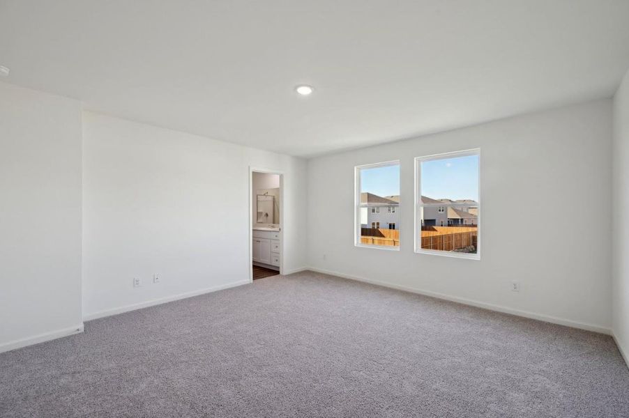 Spacious, unfurnished interior of a new home in Eagles Landing, Elgin (Image 18).