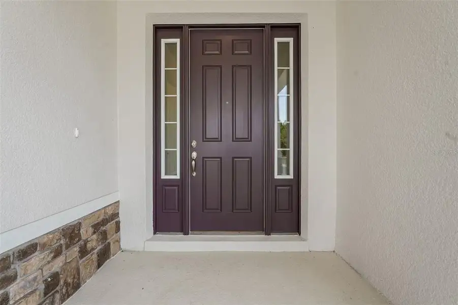 Exterior details and patio area of a home in Avalon Woods, Winter Garden (Image 28).