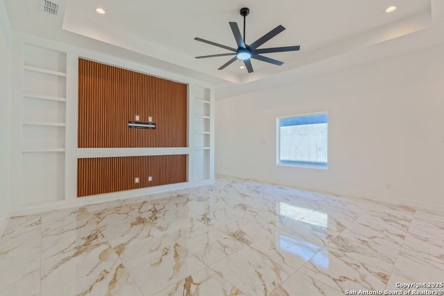 Spacious, unfurnished interior of a new home in , Laredo (Image 26).