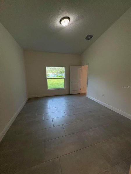 Spacious, unfurnished interior of a new home in , Deland (Image 24).
