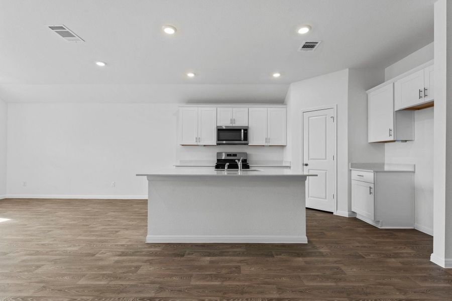 Furnished interior view inside a new home in Paramount, Kyle (Image 6).