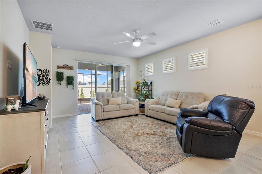 Furnished interior view inside a new home in Del Webb Oasis, Winter Garden (Image 10).