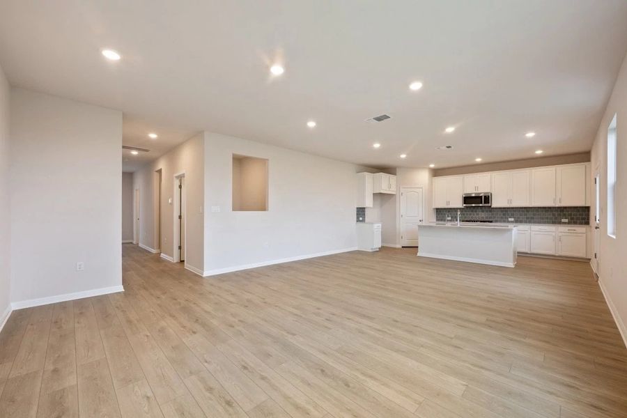 Spacious, unfurnished interior of a new home in Covered Bridge, Hutto (Image 18).