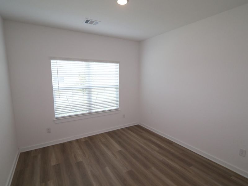 Spacious, unfurnished interior of a new home in Miller's Pond, Rosenberg (Image 19).