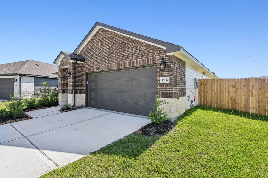 Photo is not of the actual home, but is an inspirational photo of builder’s model home and may depict options, furnishings, and/or decorator features that are not included Photo is not of the actual home, but is an inspirational photo of builder’s model home and may depict options, furnishings, and/or decorator features that are not included