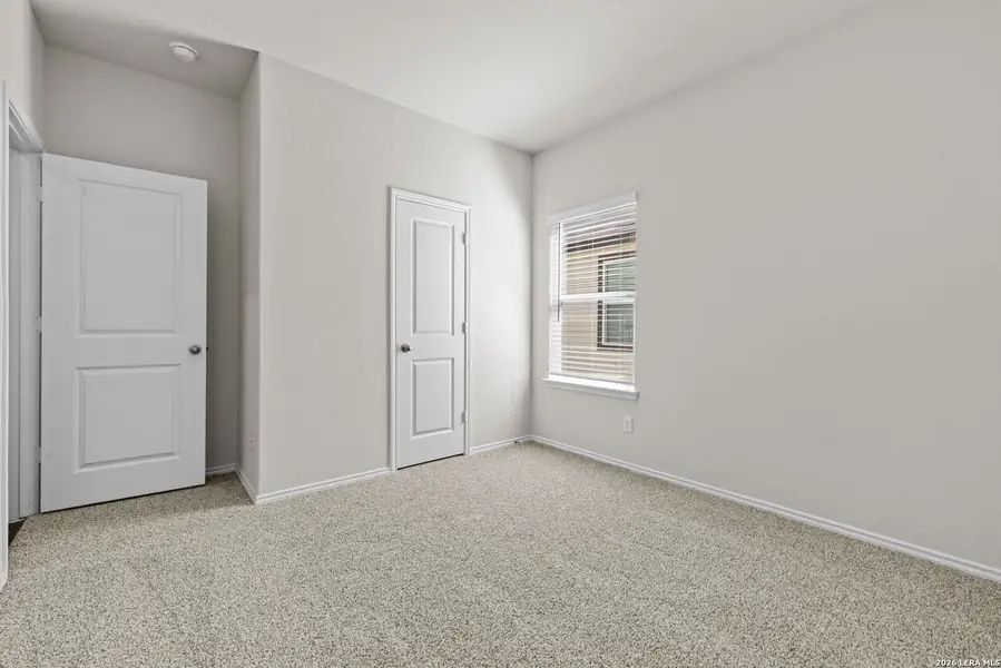 Spacious, unfurnished interior of a new home in Stonehill, San Antonio (Image 17).