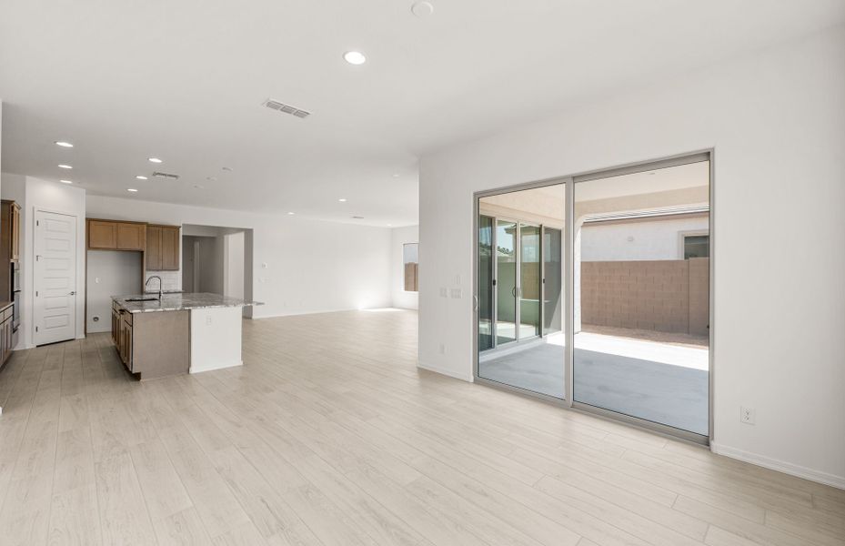 Spacious, unfurnished interior of a new home in Artisan at Asante, Surprise (Image 25). Spacious, unfurnished interior of a new home in Artisan at Asante, Surprise (Image 25).