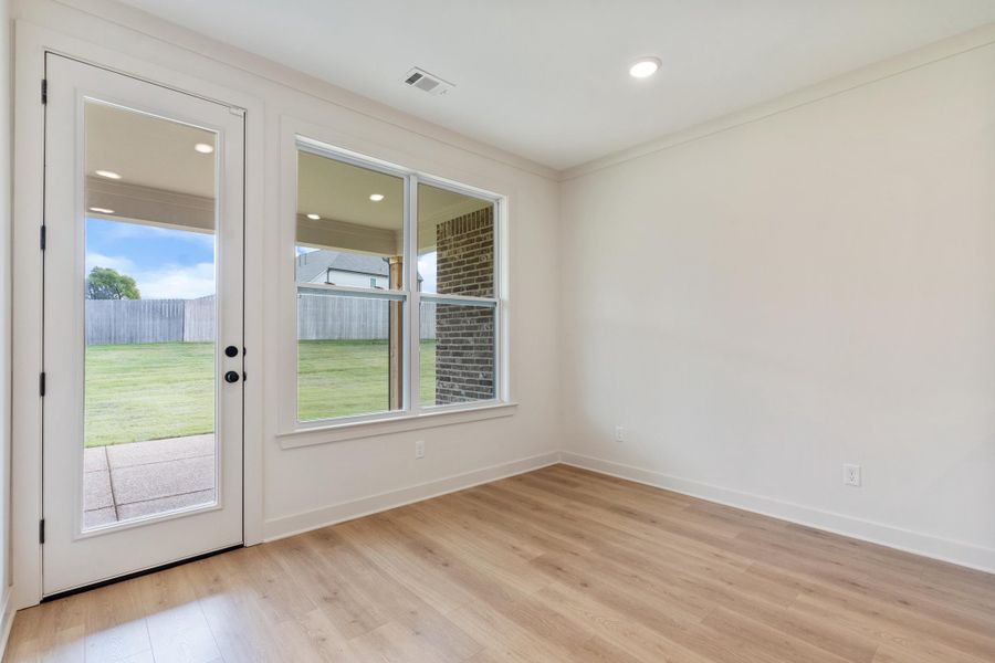 Spacious, unfurnished interior of a new home in White Oak, Arlington (Image 18).