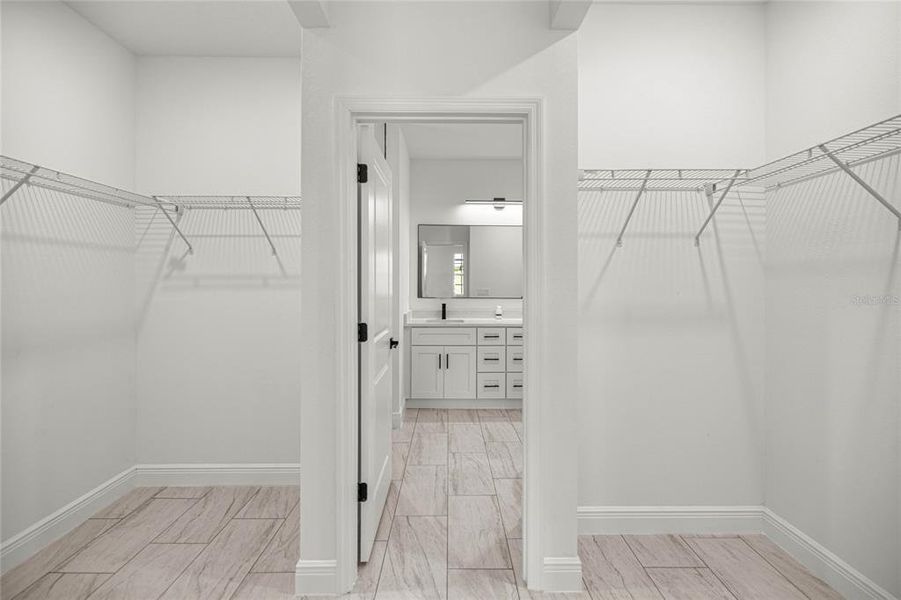 Spacious, unfurnished interior of a new home in , Citrus Springs (Image 27).