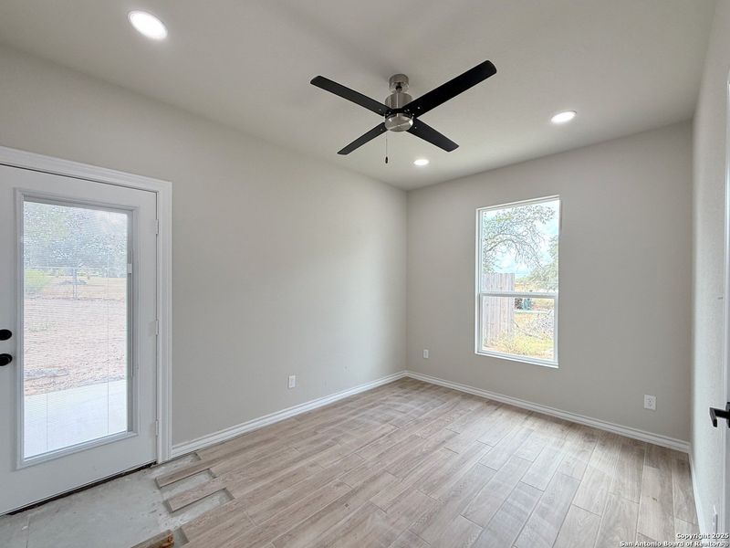 Spacious, unfurnished interior of a new home in , Natalia (Image 28).