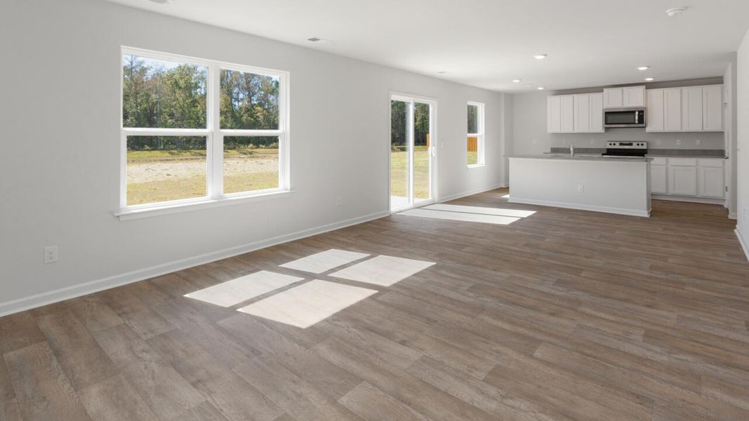 Representative unfurnished interior of a home built from the ARDEN by D.R. Horton in Eagle Creek, Bolivia (Image 19).