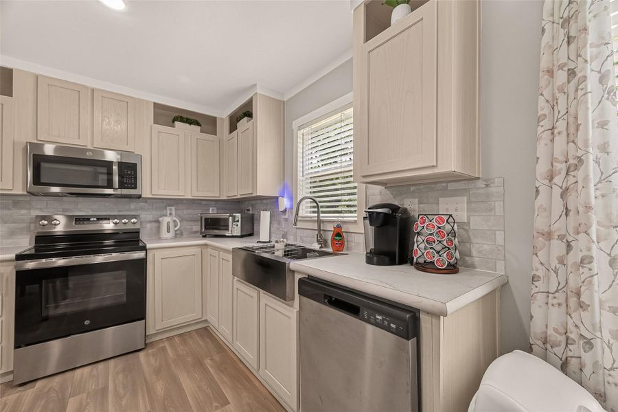 Furnished interior view inside a new home in , Baytown (Image 24).