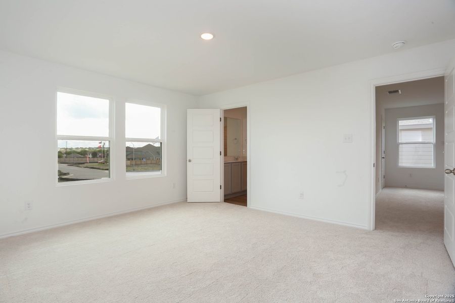 Spacious, unfurnished interior of a new home in Fairway Crossing 40s, San Antonio (Image 43).