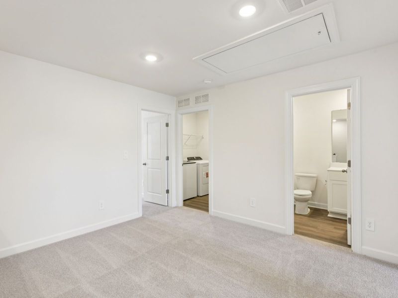 Spacious, unfurnished interior of a new home in Rocky River Towns, Charlotte (Image 11).