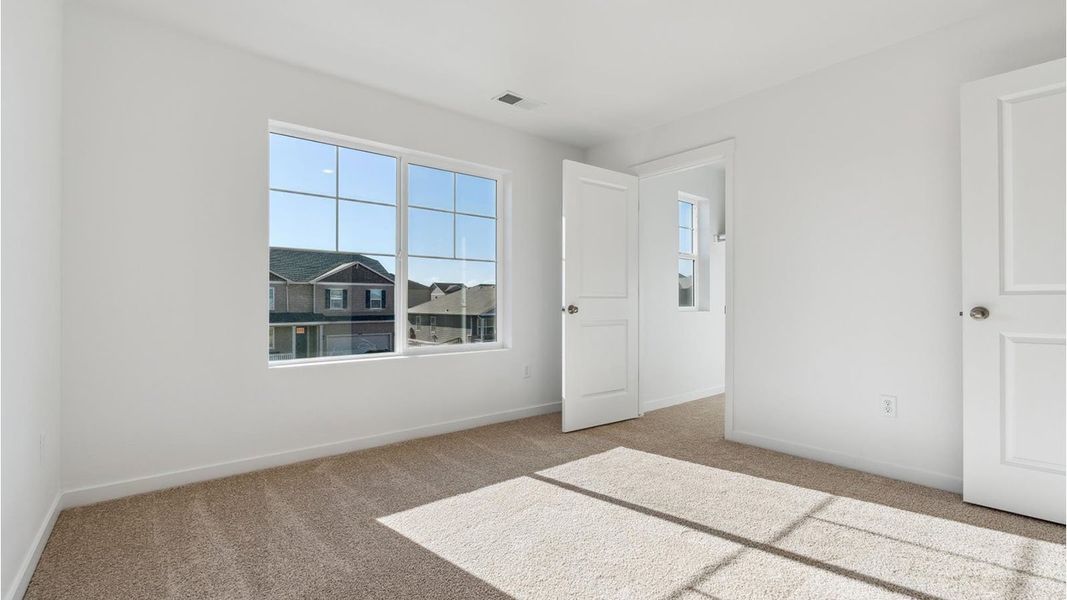 Spacious, unfurnished interior of a new home in Vista Meadows, Fort Lupton (Image 16).
