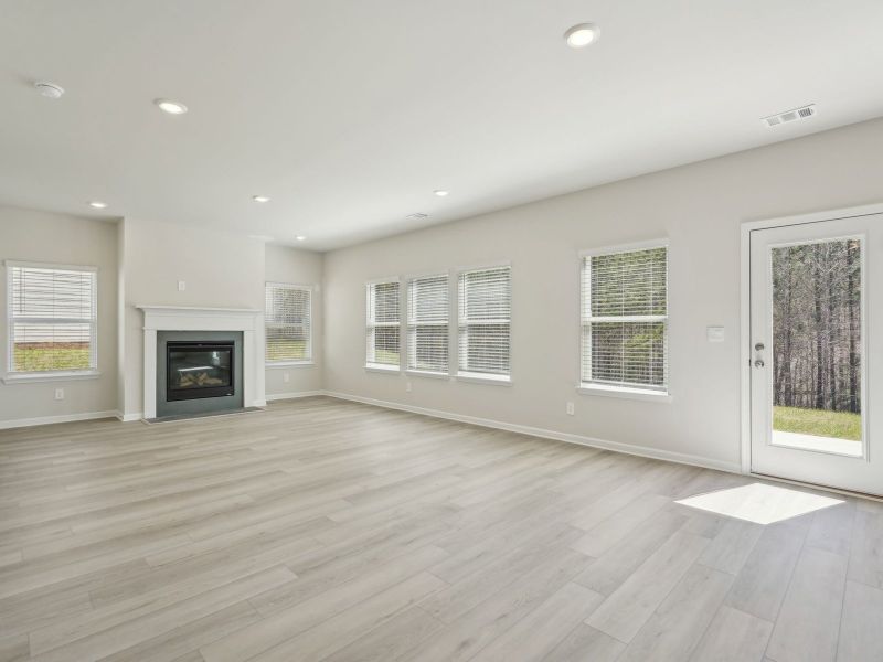 Spacious, unfurnished interior of a new home in Manning Mill, Adairsville (Image 14).