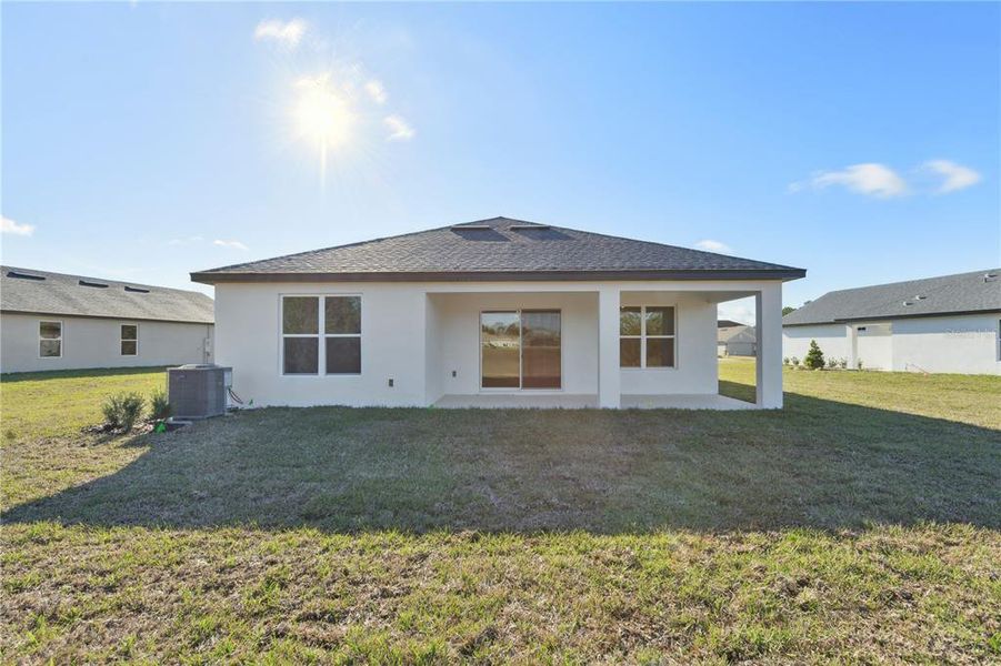 Exterior details and patio area of a home in , Dunnellon (Image 3).