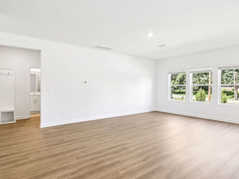 Spacious, unfurnished interior of a new home in Nelson's Creek, Mocksville (Image 10).