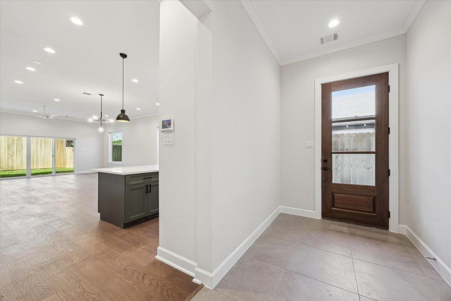 Spacious, unfurnished interior of a new home in , Houston (Image 24).