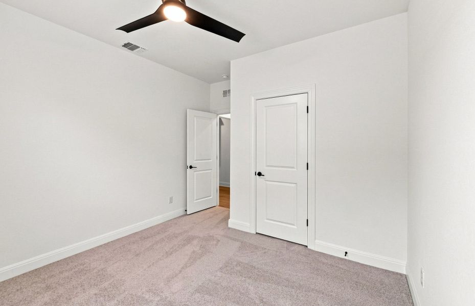 Spacious, unfurnished interior of a new home in Crescent Bluff, Georgetown (Image 28).
