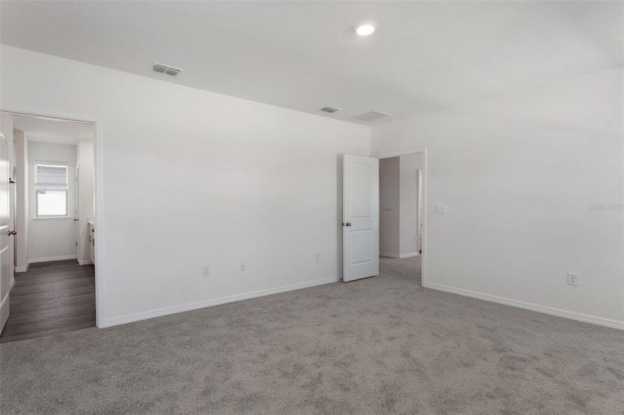 Spacious, unfurnished interior of a new home in Waterleigh, Winter Garden (Image 27).