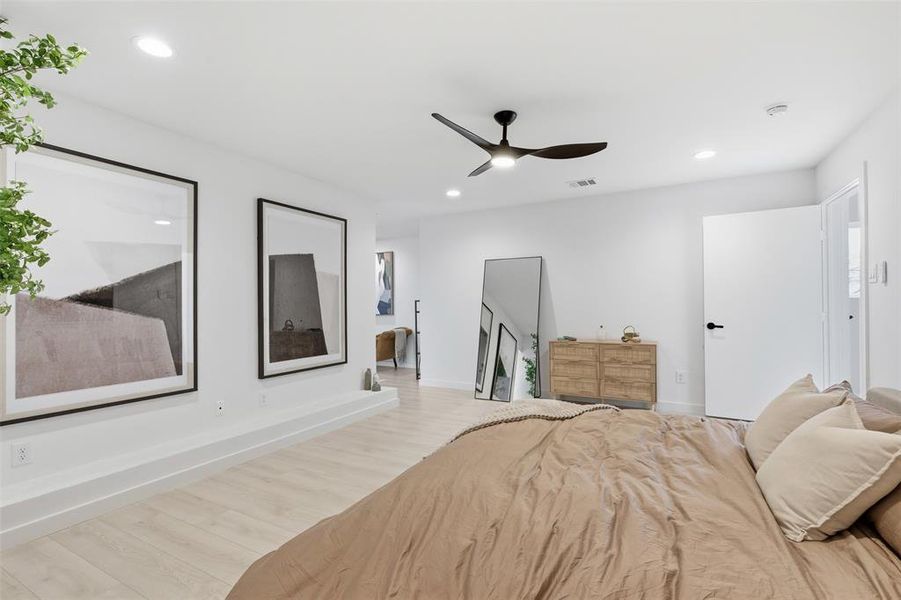 Furnished interior view inside a new home in , Dallas (Image 12).