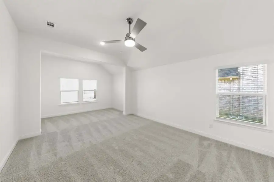 Spacious, unfurnished interior of a new home in Meadow Run, Melissa (Image 28).