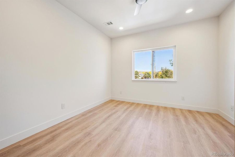 Spacious, unfurnished interior of a new home in , Golden (Image 25).