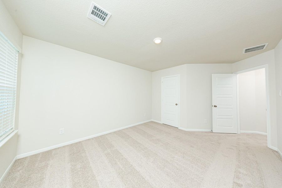 Spacious, unfurnished interior of a new home in Bammel Oaks, Houston (Image 9). Spacious, unfurnished interior of a new home in Bammel Oaks, Houston (Image 9).