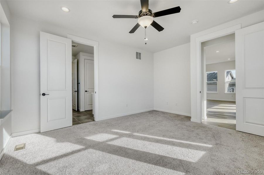 Spacious, unfurnished interior of a new home in Sterling Ranch Homestead, Colorado Springs (Image 25).