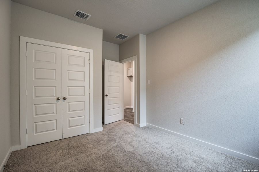 Spacious, unfurnished interior of a new home in Park Place, New Braunfels (Image 12).