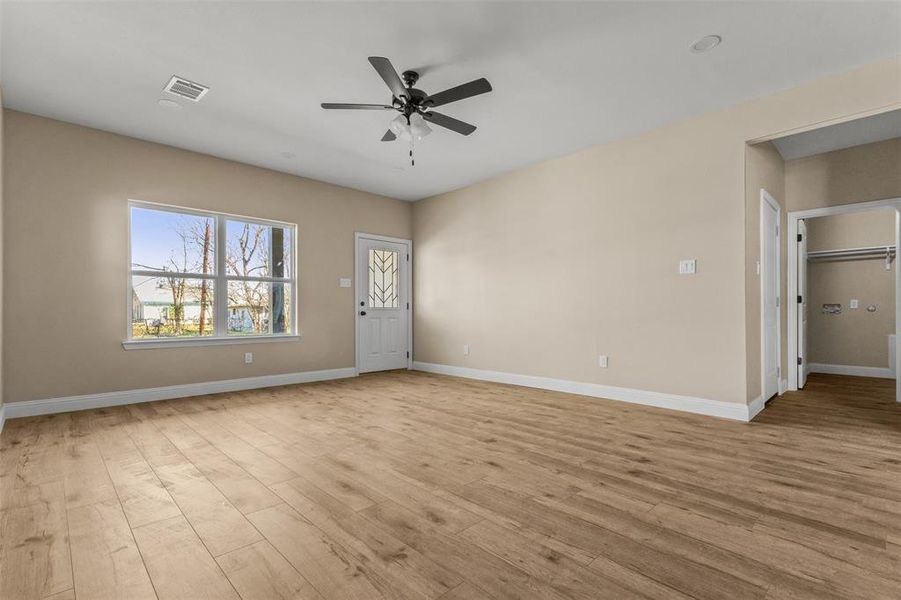 Spacious, unfurnished interior of a new home in , Corsicana (Image 20).