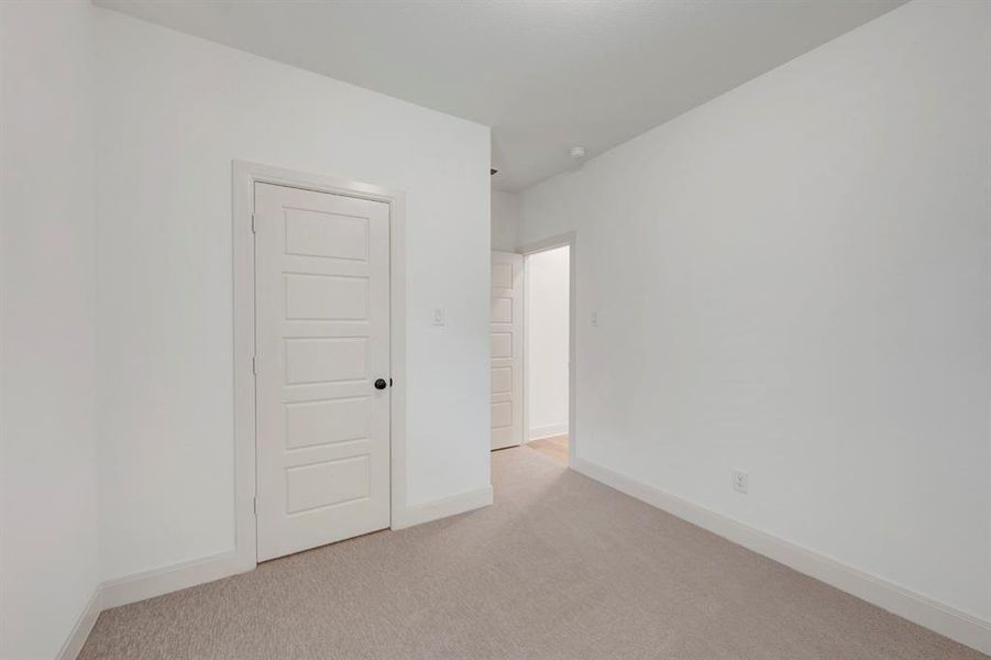 Spacious, unfurnished interior of a new home in Creekshaw – Gardens, Royse City (Image 24).