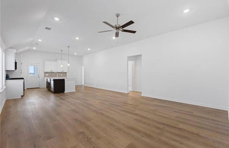 Spacious, unfurnished interior of a new home in Crosby Farms, Crosby (Image 10).